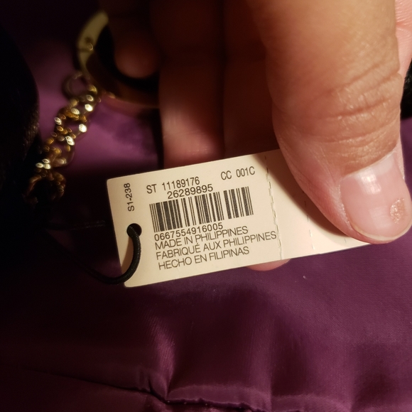 3 items - Picture 3 of 10